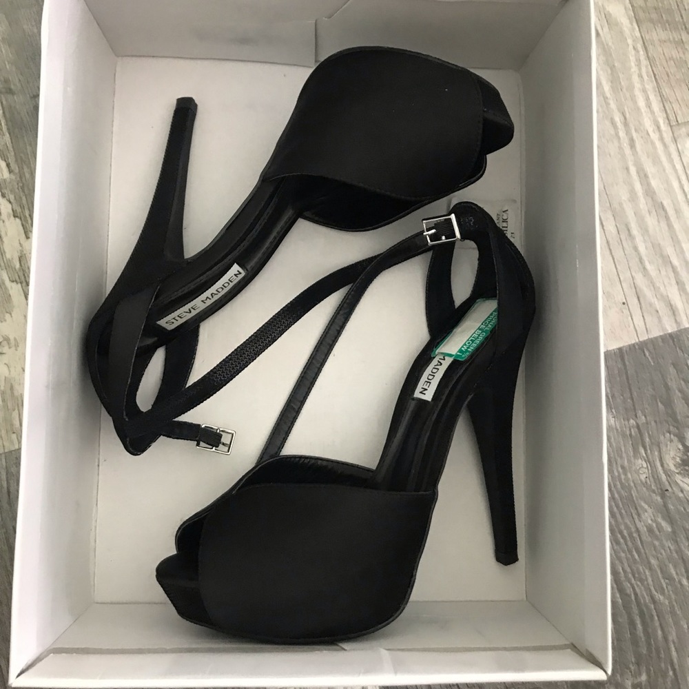 Steve Madden Tia Black Satin heels size 7.5